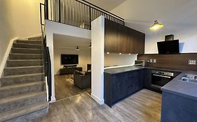 Luxurious 1-Bedroom With Parking