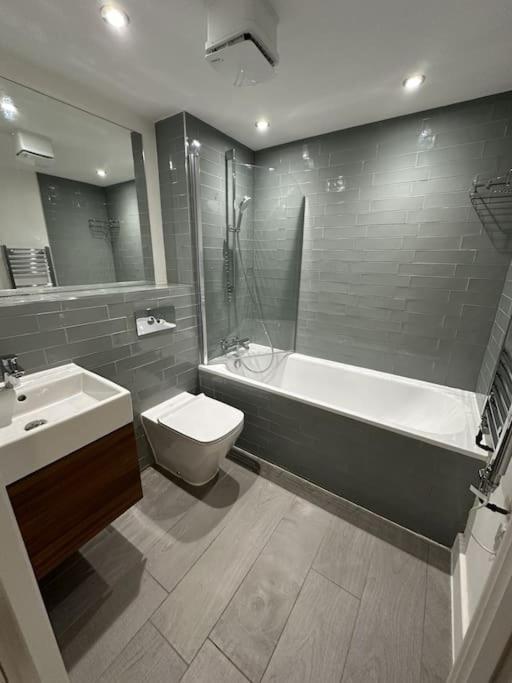 Luxurious 1-Bedroom With Parking Birmingham Exterior photo